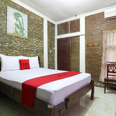 Reddoorz Near Rumah Sakit Wirosaban Salakan Extérieur photo