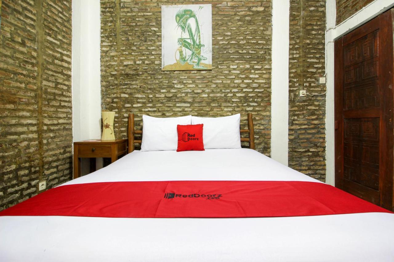 Reddoorz Near Rumah Sakit Wirosaban Salakan Extérieur photo