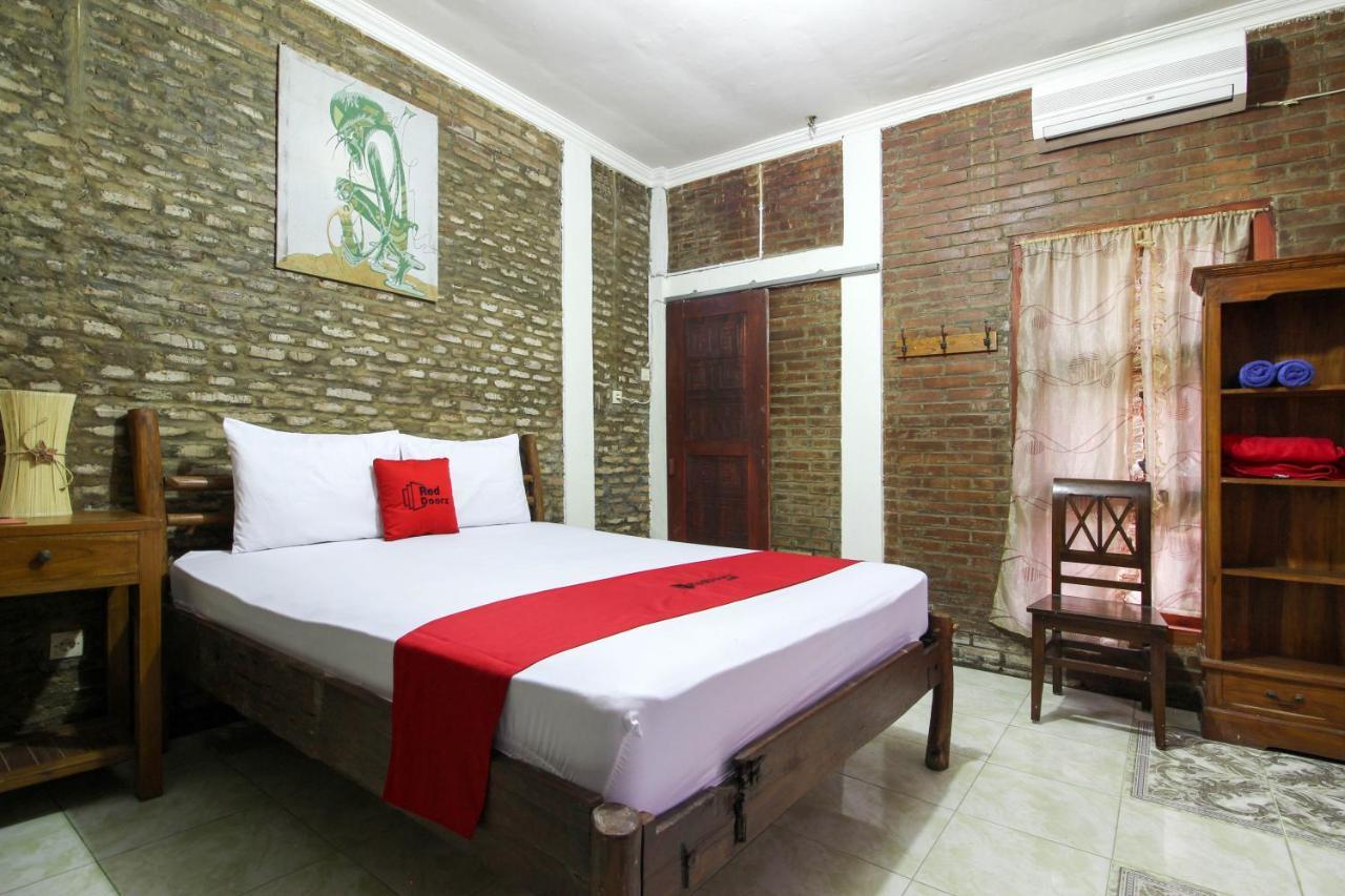 Reddoorz Near Rumah Sakit Wirosaban Salakan Extérieur photo