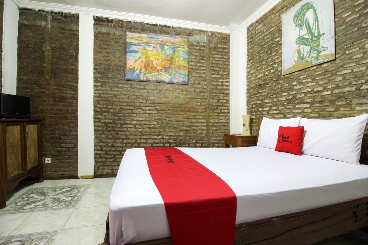 Reddoorz Near Rumah Sakit Wirosaban Salakan Extérieur photo